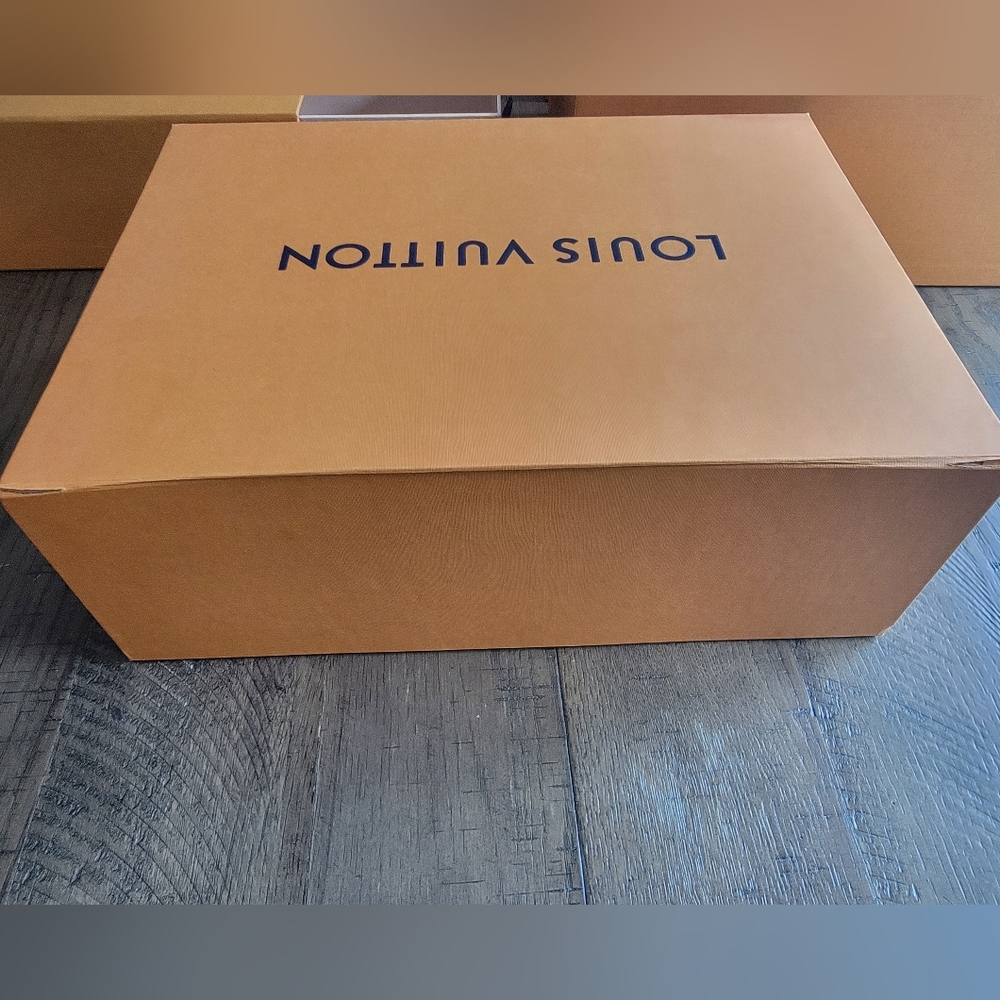Louis Vuitton Orange and Blue Packaging Collection - Picture 7 of 8